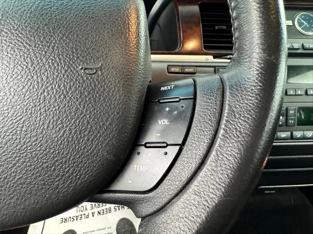 used 2008 Lincoln Town Car car, priced at $11,995