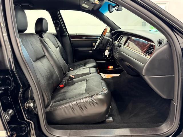 used 2008 Lincoln Town Car car, priced at $11,995