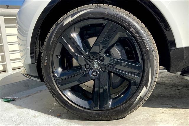 new 2025 Land Rover Discovery car, priced at $80,525