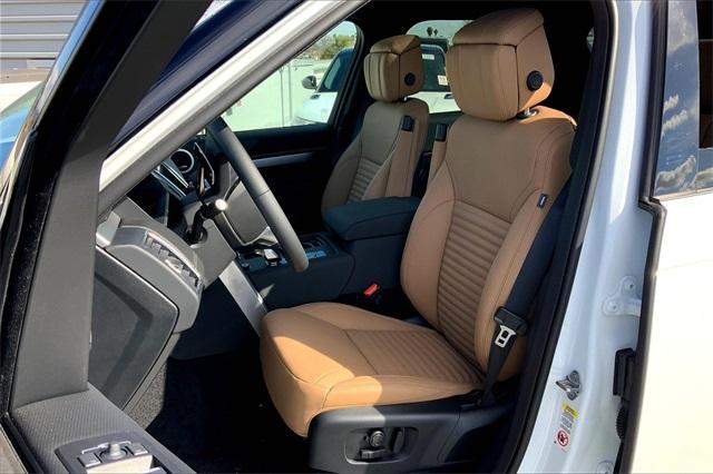 new 2025 Land Rover Discovery car, priced at $80,525