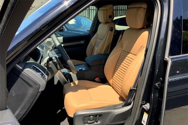 new 2025 Land Rover Discovery car, priced at $77,278