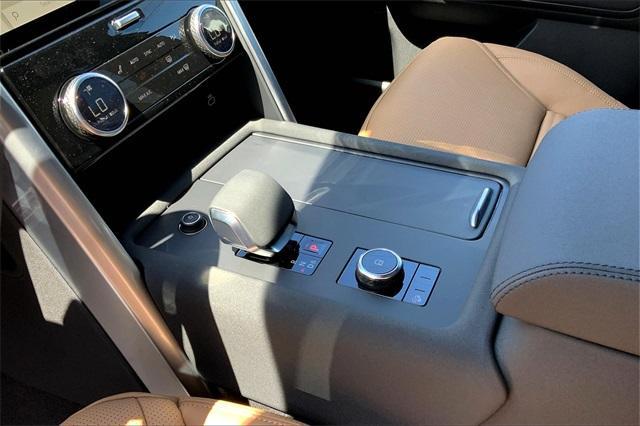 new 2025 Land Rover Discovery car, priced at $77,278