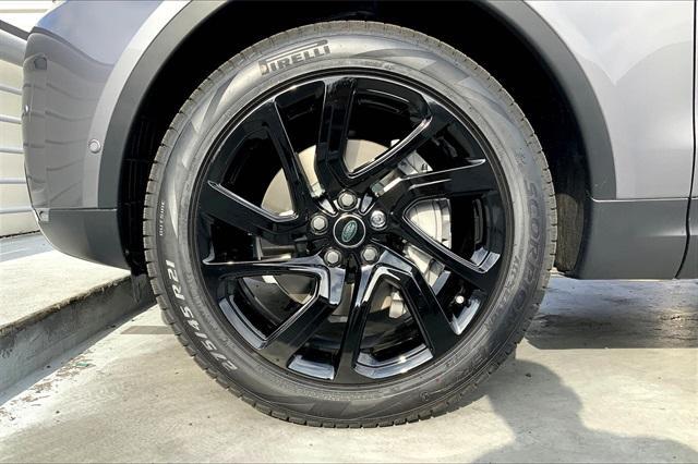 new 2025 Land Rover Discovery car, priced at $68,868