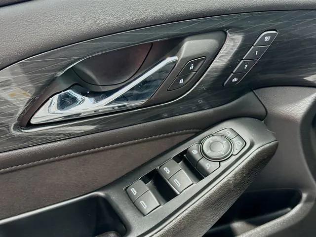 used 2023 Chevrolet Traverse car, priced at $39,520