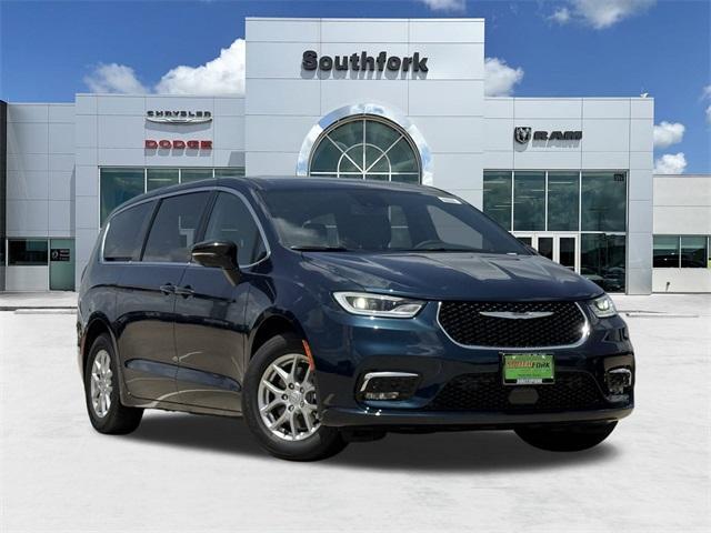 new 2025 Chrysler Pacifica car, priced at $39,188