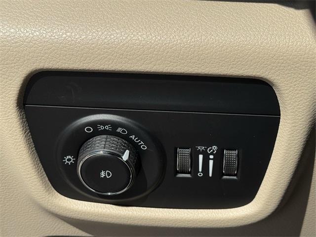 new 2025 Jeep Grand Cherokee car, priced at $47,294