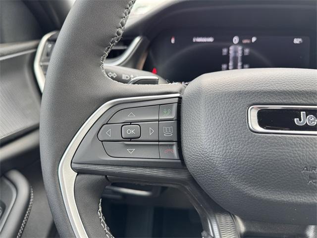 new 2025 Jeep Grand Cherokee car, priced at $38,405