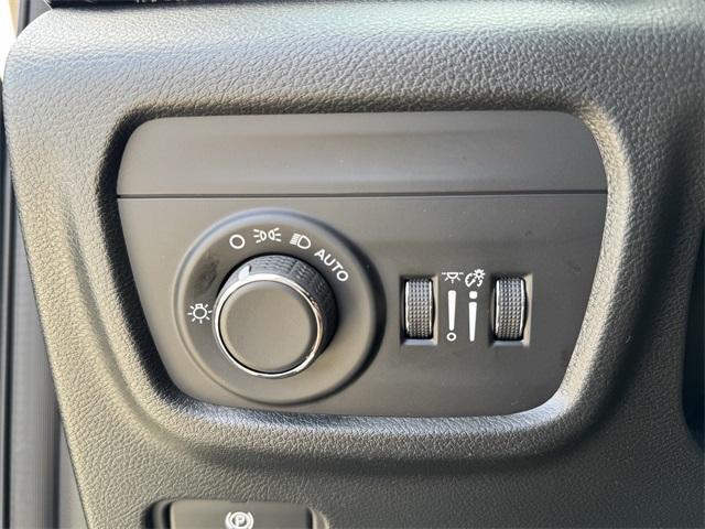 new 2025 Jeep Grand Cherokee car, priced at $38,405