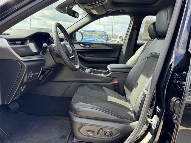 new 2025 Jeep Grand Cherokee car, priced at $38,405