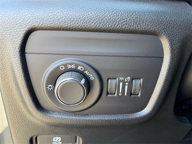 used 2025 Jeep Grand Cherokee car, priced at $35,599