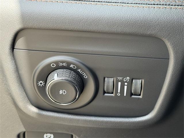 new 2025 Jeep Grand Cherokee car, priced at $66,185