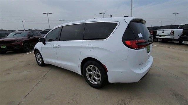 new 2024 Chrysler Pacifica car, priced at $49,098