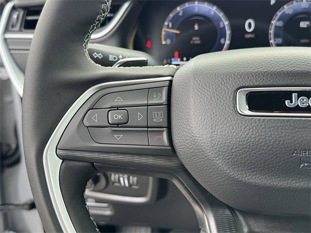 new 2025 Jeep Grand Cherokee car, priced at $38,975