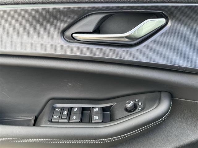 new 2025 Jeep Grand Cherokee car, priced at $38,975