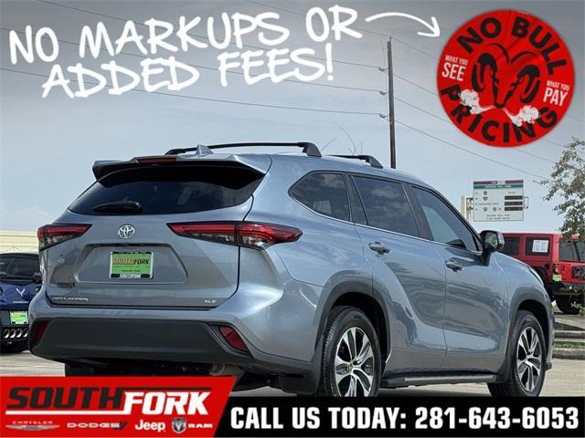 used 2023 Toyota Highlander car, priced at $37,499