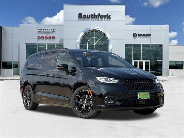 new 2026 Chrysler Pacifica car, priced at $46,681