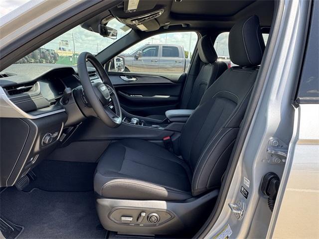new 2025 Jeep Grand Cherokee car, priced at $35,256