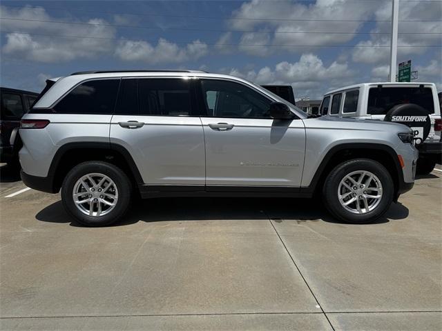 new 2025 Jeep Grand Cherokee car, priced at $35,256