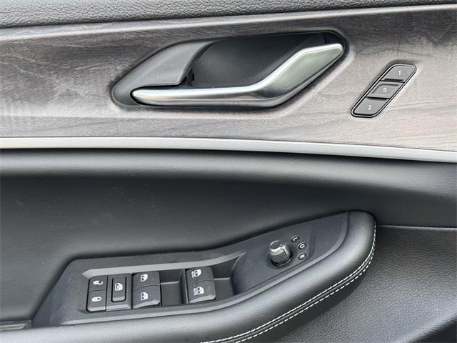 new 2025 Jeep Grand Cherokee car, priced at $43,507