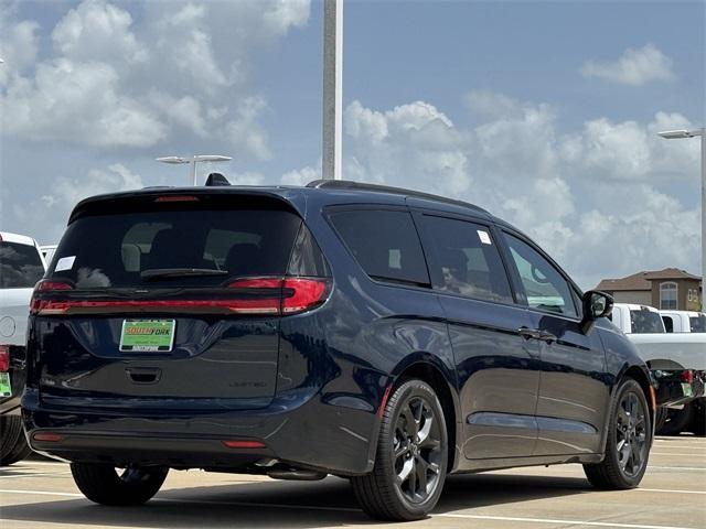new 2025 Chrysler Pacifica car, priced at $44,548