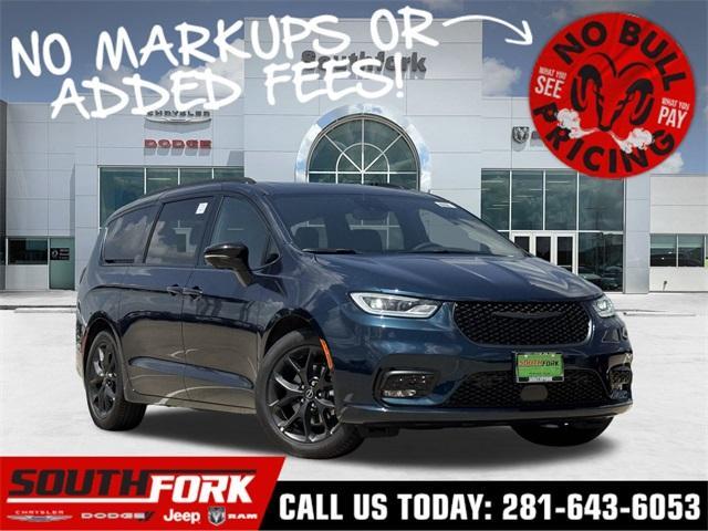 new 2025 Chrysler Pacifica car, priced at $50,432
