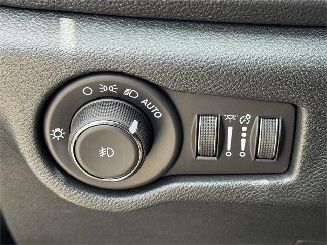 new 2025 Chrysler Pacifica car, priced at $44,548