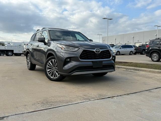 used 2020 Toyota Highlander car, priced at $33,599