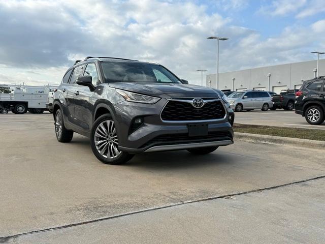 used 2020 Toyota Highlander car, priced at $33,599