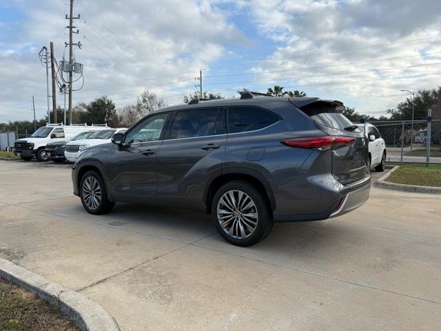 used 2020 Toyota Highlander car, priced at $33,599