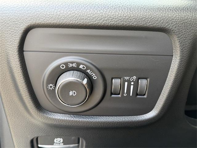 new 2025 Jeep Grand Cherokee car, priced at $56,255