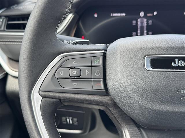 new 2025 Jeep Grand Cherokee car, priced at $43,382
