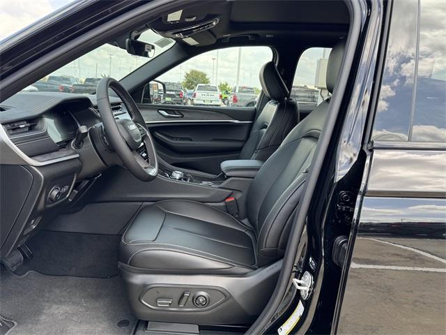 new 2025 Jeep Grand Cherokee car, priced at $43,382