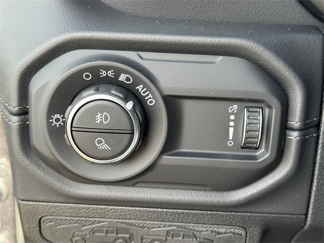 new 2025 Jeep Gladiator car, priced at $44,105