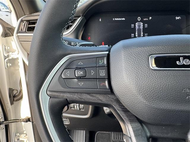 new 2025 Jeep Grand Cherokee car, priced at $40,870