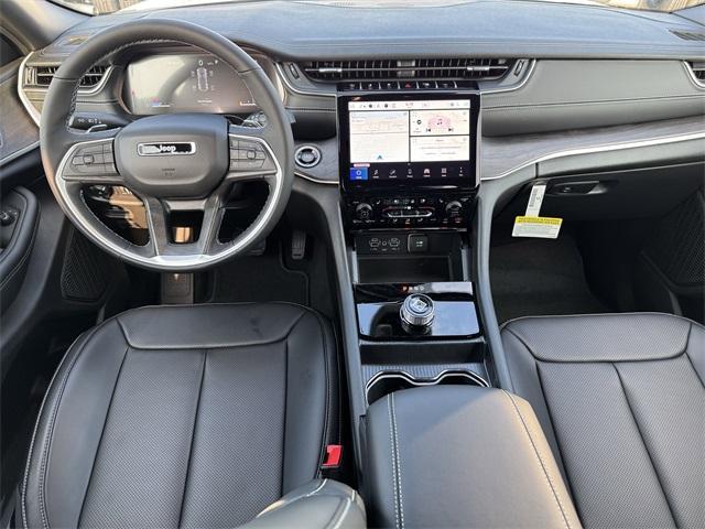 new 2025 Jeep Grand Cherokee car, priced at $40,870