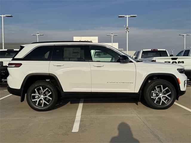 new 2025 Jeep Grand Cherokee car, priced at $40,870