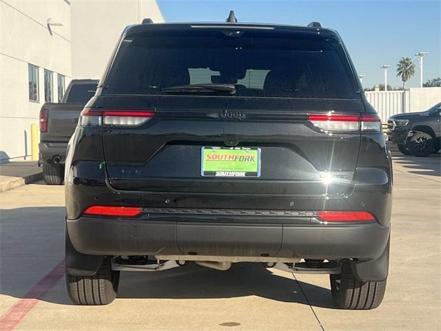 new 2025 Jeep Grand Cherokee car, priced at $47,620