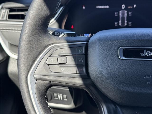 new 2025 Jeep Grand Cherokee car, priced at $38,975