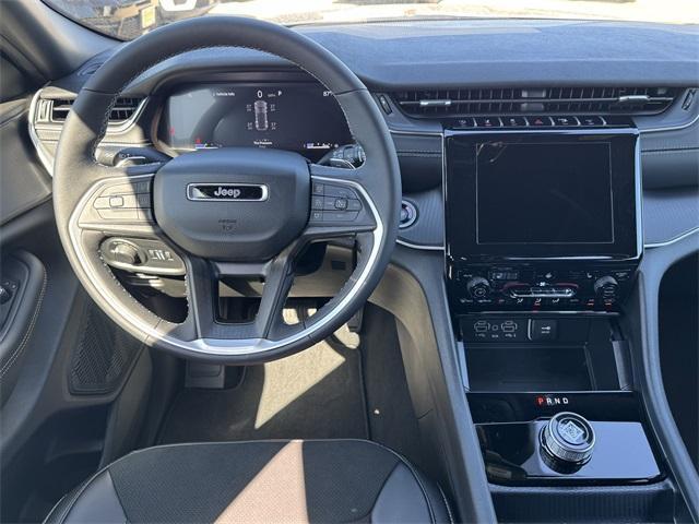 new 2025 Jeep Grand Cherokee car, priced at $38,975