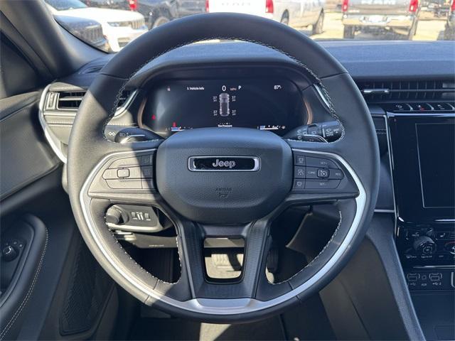 new 2025 Jeep Grand Cherokee car, priced at $38,975