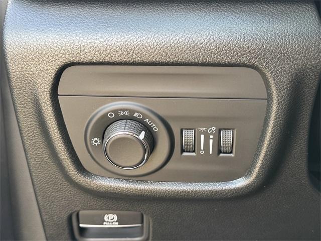 new 2025 Jeep Grand Cherokee car, priced at $39,625