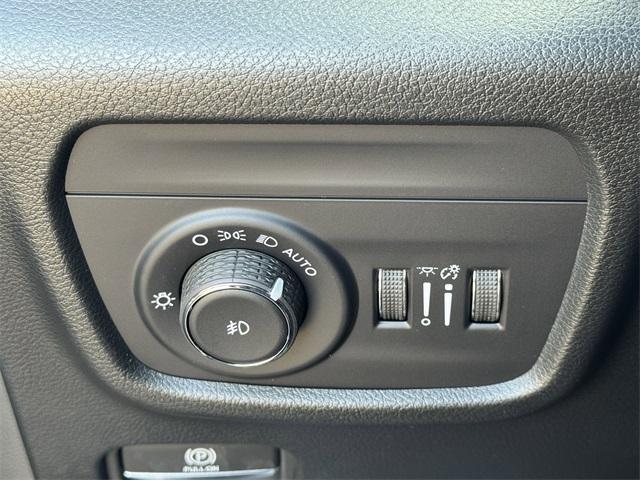 new 2025 Jeep Grand Cherokee car, priced at $57,181