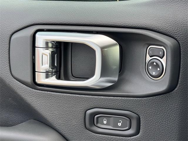 new 2025 Jeep Gladiator car, priced at $39,340