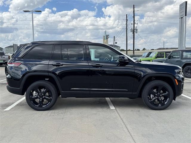 new 2025 Jeep Grand Cherokee car, priced at $40,125