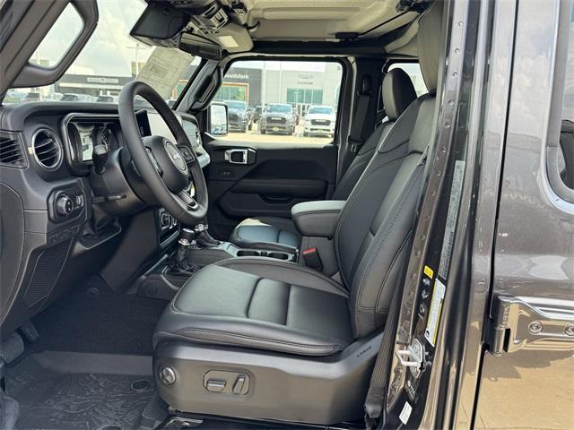 new 2025 Jeep Gladiator car, priced at $42,804