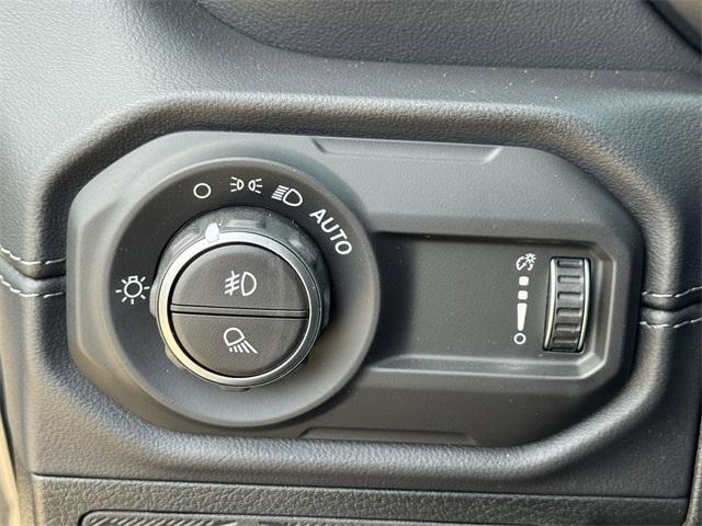 new 2025 Jeep Gladiator car, priced at $42,804