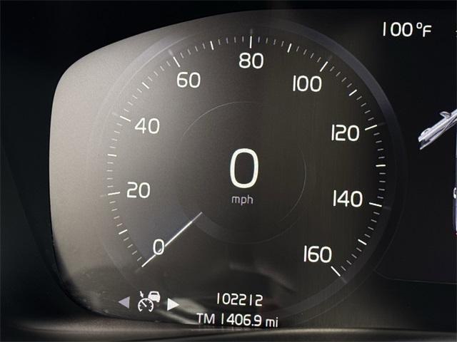 used 2022 Volvo XC40 car, priced at $19,897