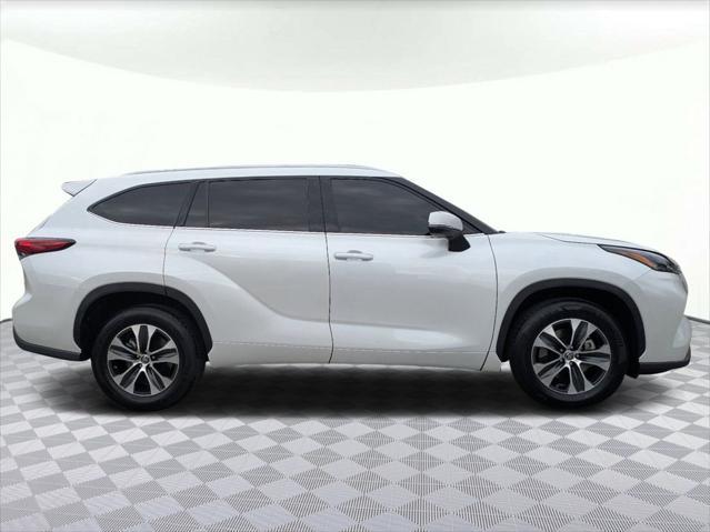 used 2022 Toyota Highlander car, priced at $32,991