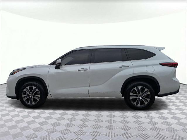 used 2022 Toyota Highlander car, priced at $32,991