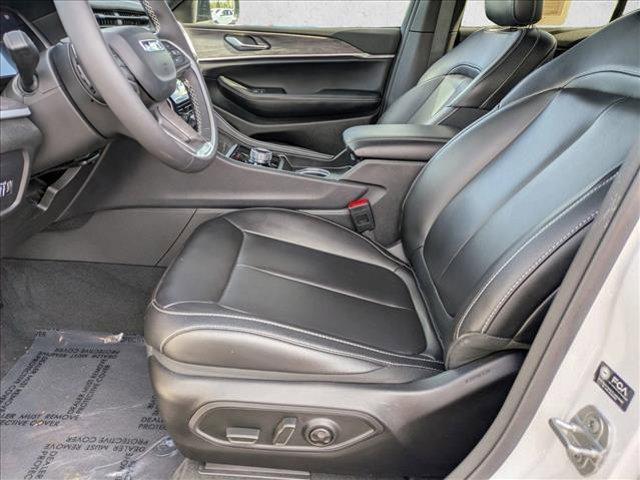 used 2025 Jeep Grand Cherokee car, priced at $39,994